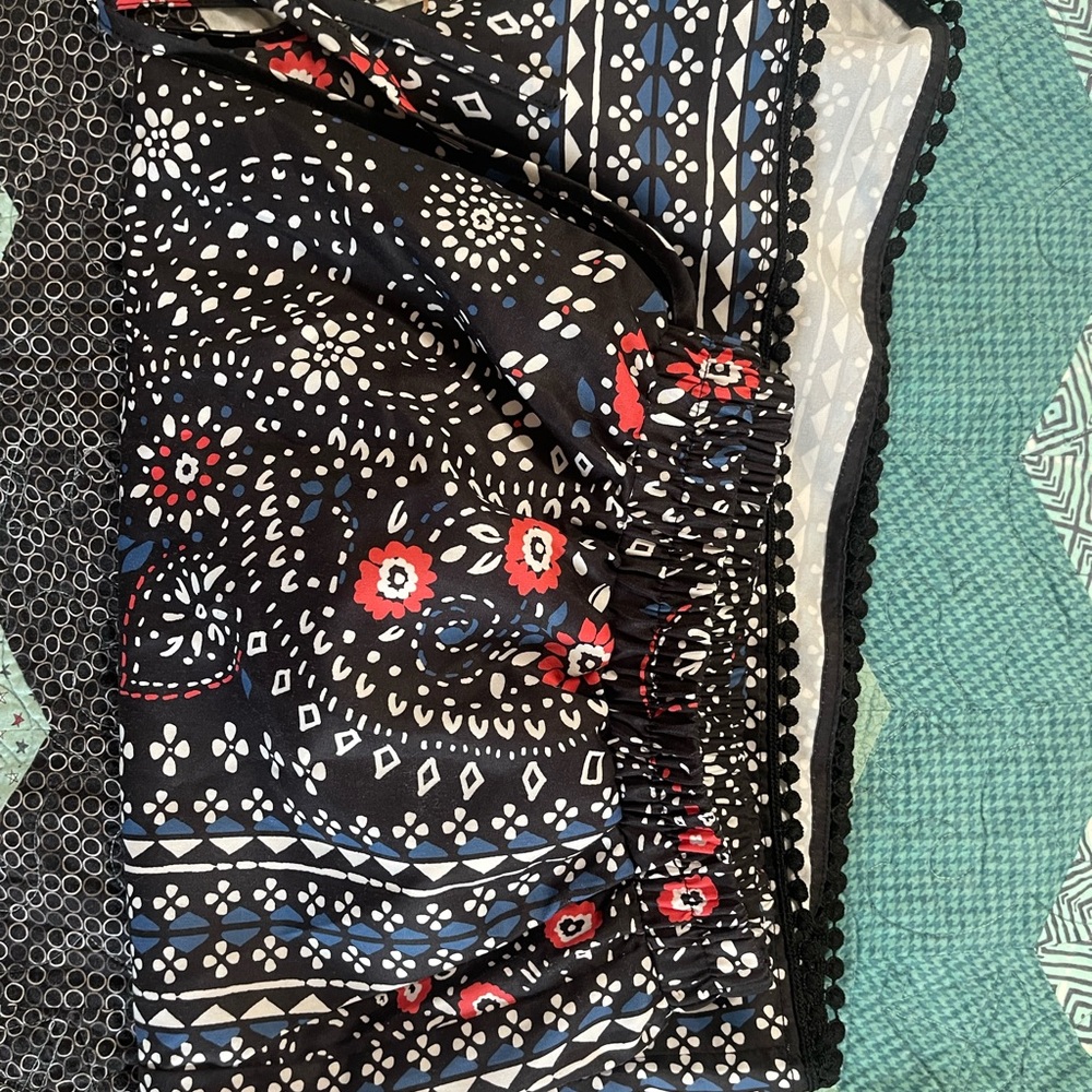 BloomChic Black and Gray Patterned Skirt
